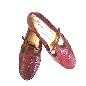 WW EXTRA WIDE MOD STYLE FLATS FROM TROTTERS